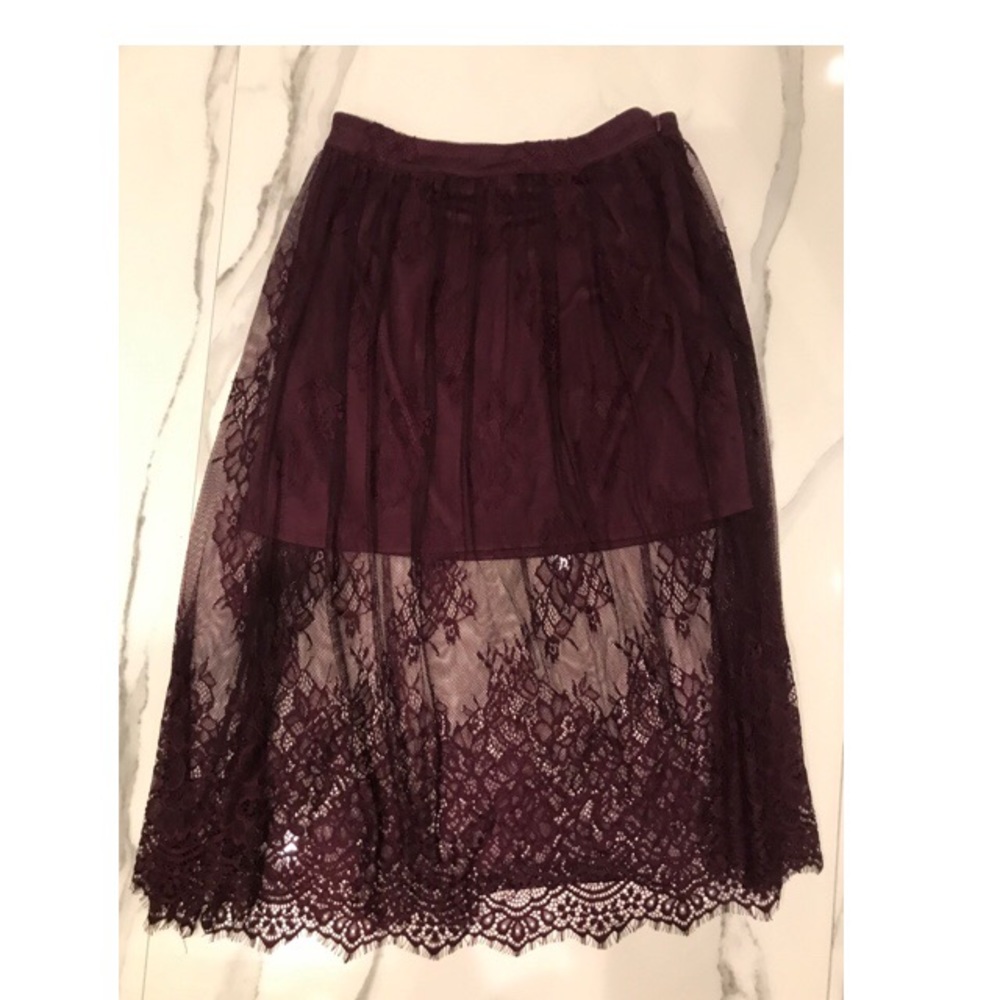 FOREVER 21 Lace Skirt Size S